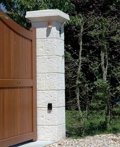 Elment de pilier pierre reconstitue CHEVERNY 30x30cm haut.25cm coloris blanc - Gedimat.fr
