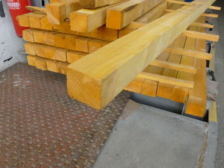 Chevron Sapin/Epicéa Choix 2 section 100x100mm long.4,00m - Gedimat.fr