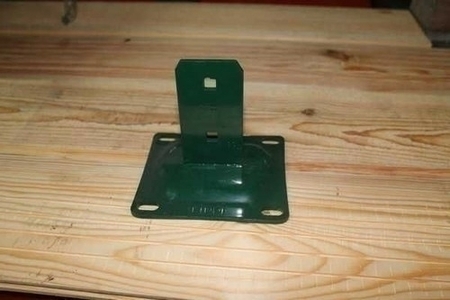 Platine pour poteau ISIS vert 6005 sablé - Gedimat.fr