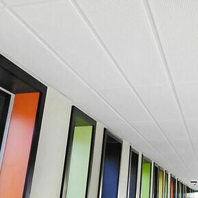 Knauf propose une dalle de plâtre acoustique pour plafond
