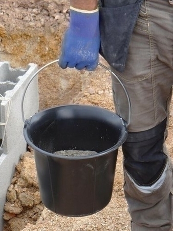 Seau de maçon plastique noir - 11l - Gedimat.fr