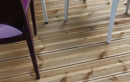Lame de terrasse Pin du Nord classe 4 ép.27mm larg.145mm long.3,30m brun - Gedimat.fr