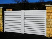 Portail battant MOREA en PVC blanc - H.1,50m - largeur entre piliers 3,06m - Portails - Barrières - Aménagements extérieurs - GEDIMAT